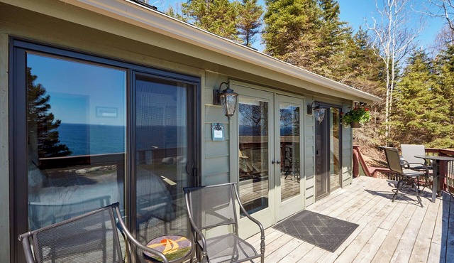 Cozy Schroeder Studio w/Deck on Lake Superior