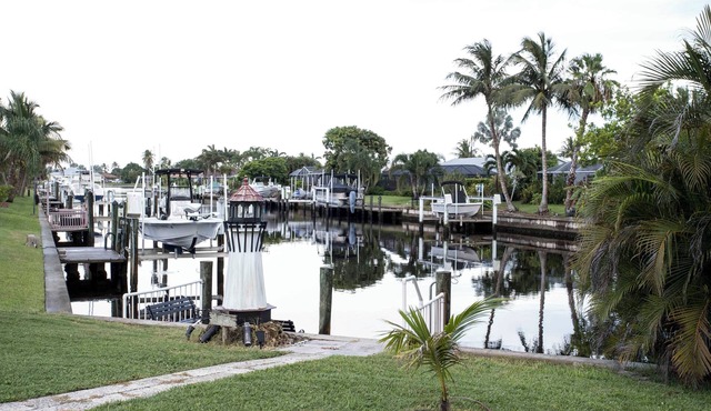 Cozy Screened Pool Home