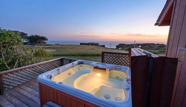 Cozy Sea View Cabin - Ocean Views - Hot Tub