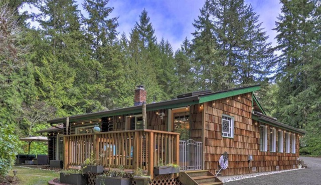 Cozy Seabeck Hideaway w/ Hot Tub & Fire Pits