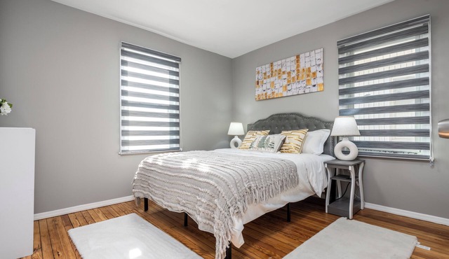 Cozy Seagate apartment with AC near the beach and transit.