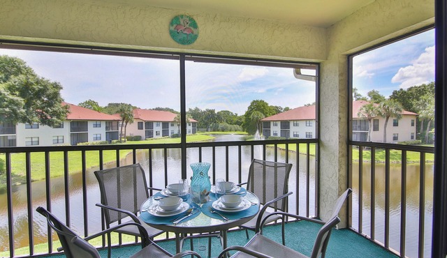 Cozy Seashore! Only 15 Min from AMI Beaches, Relaxing Pond Views, Free WIFI