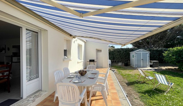 Cozy Seaside House with Garden, WiFi, 300m to Beach