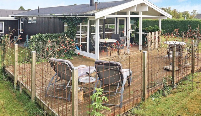 Cozy Seaside Retreat in Eno-By Traum