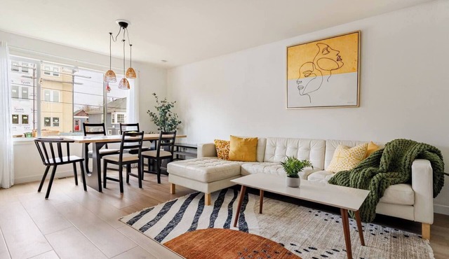 Cozy Seattle Hideaway – Space for Family & Friends