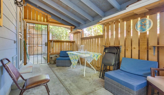 Cozy Seattle Retreat w/Outdoor Dining Table!