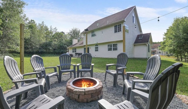 Cozy Secluded 3BR Home Pocono Raceway - Game Room