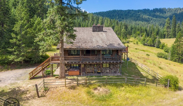 Cozy Secluded 5-bedroom cabin in Harrison
