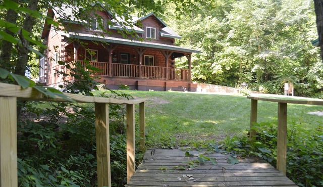 Cozy Secluded Cabin w/Hot Tub, Relax, Unwind & Stargaze