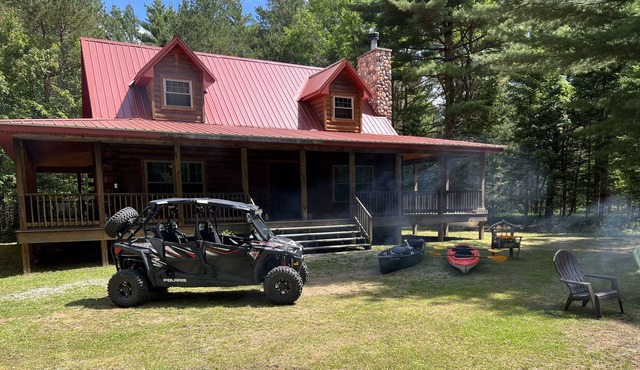 Cozy secluded cabin on a main snowmobile trail we call Rock Inn the Forest
