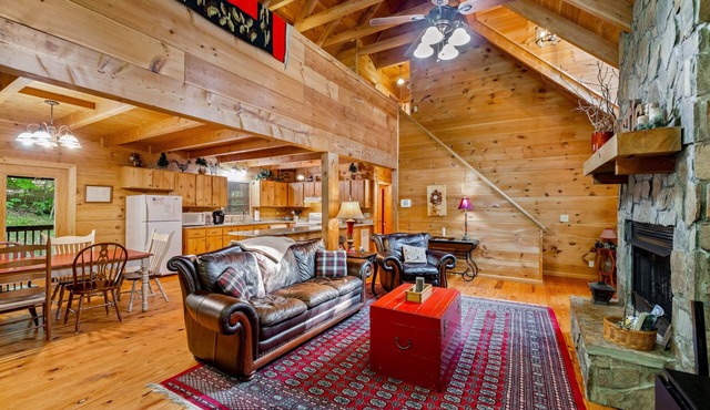 Cozy Secluded Family Retreat, Pet Friendly, Fast Wifi 15 Mins to Downtown WJ