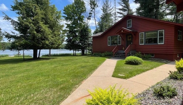 Cozy Secluded Lakefront Cabin | Private, Fishing & Snowmobile | Near Eagle River