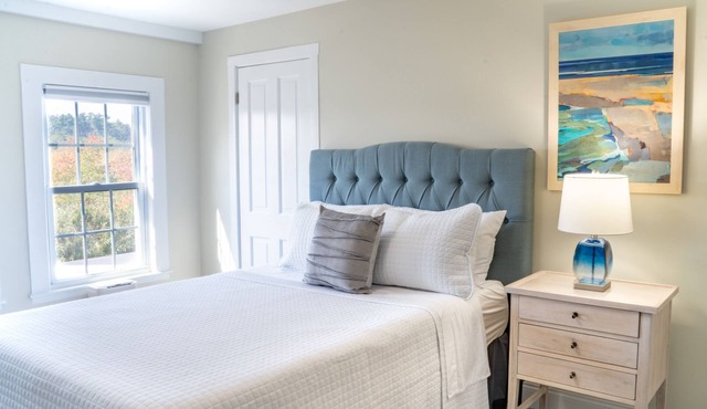 Cozy second floor suite with kitchenette!