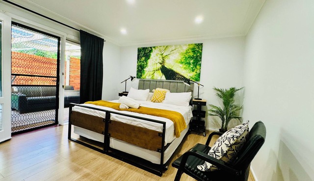 Cozy Self-contained Flat 5mins Walk to Shopping center