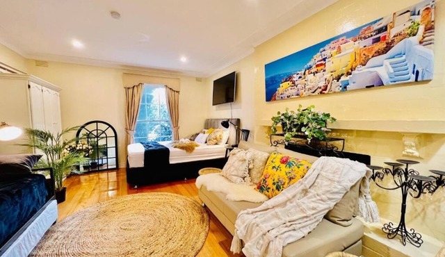 Cozy Self Contained Studio + Seperate Spacious Living Room