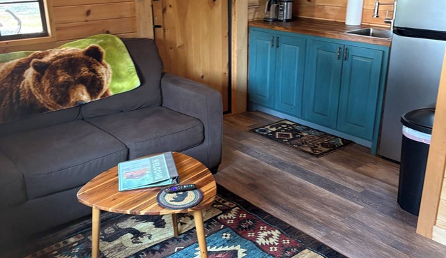 Cozy serene cabin,Away from it all yet close to everything.