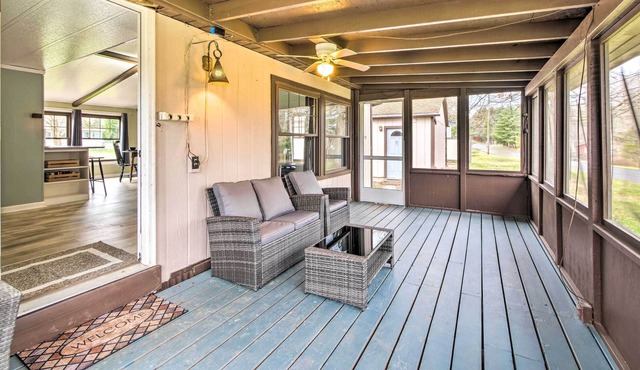 Cozy Sherrodsville Home: Walk to Lake Atwood!