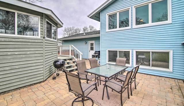 Cozy Silver Lake Retreat w/ Private Hot Tub!