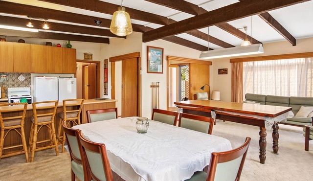 Cozy Silverleaves Cottage