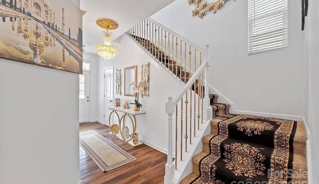 Cozy single-family home + fenced backyard + Office