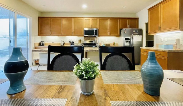 Cozy single family house with large back yard