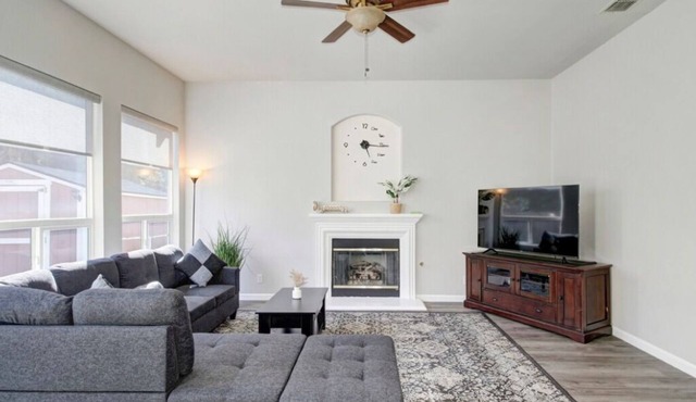 Cozy Single Story Retreat Near Sac Downtown