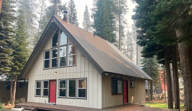 Cozy Ski Chalet in Soda Springs - wood stove, dog friendly, great for families