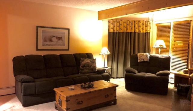 Cozy Ski Condo at Peak Eight