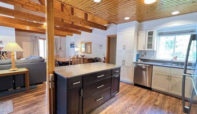 Cozy Ski Condo in heart of Mad River Valley, Vermont - One Week ONLY!