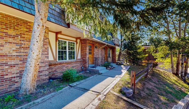 Cozy ski condo with easy access to slopes near hiking and natural beauty