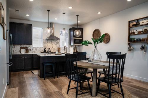 Cozy Ski Getaway R5940 Snowbasin Retreat Hot Tub