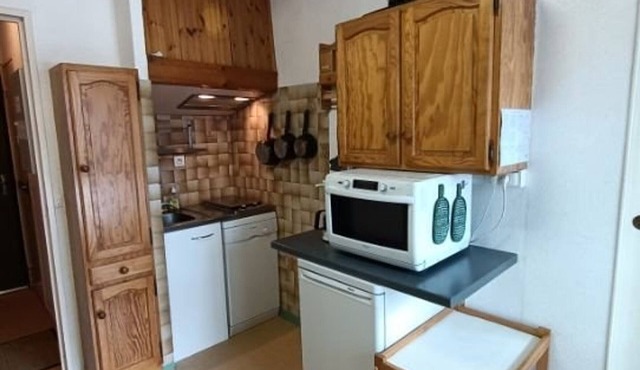 Cozy Ski-In/Ski-Out Apartment for 6 with Balcony, Ski Locker, and Free Parking