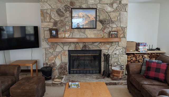 Cozy ski-in/ski-out condo on Mount Snow w/fireplace