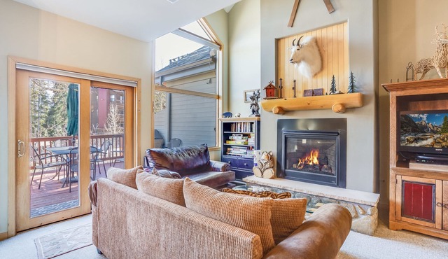 Cozy Ski-In/Ski-Out Townhome: Perfect for Family Gatherings