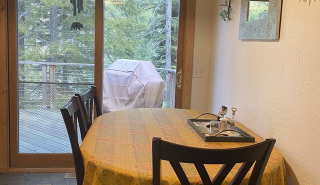 Cozy Ski retreat- South Lake Tahoe area. Off Pioneer Road