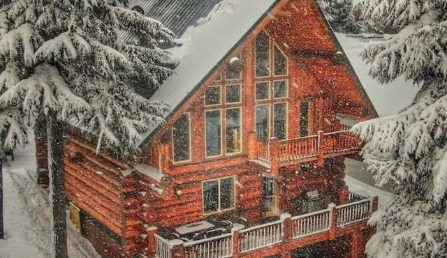 Cozy Ski Retreat in Govy w/Hot Tub and Outdoor Sauna