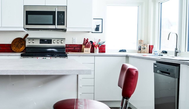 Cozy ski retreat w beautiful view of Tetons! BRAND NEW home, sauna, hot tub.