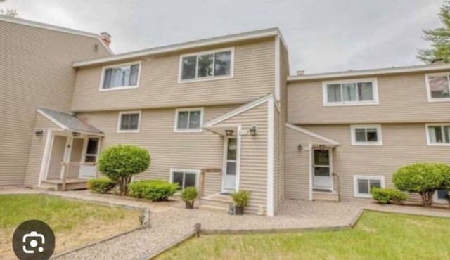 Cozy Ski Townhome. Close to some amazing hiking and great skiing. Sleeps 9.