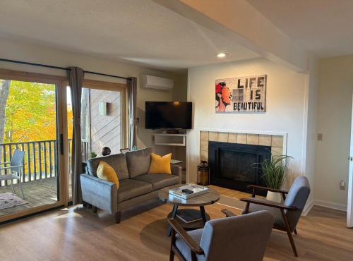 Cozy Slopes CondoShared Hot Tub & PoolFireplace