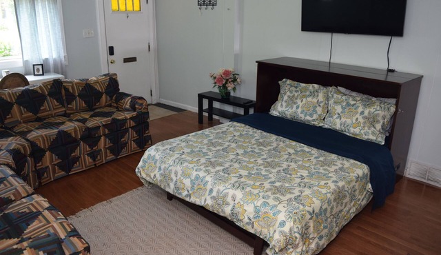 Cozy Small house in tranquil Pittsburgh EastEnd with AC