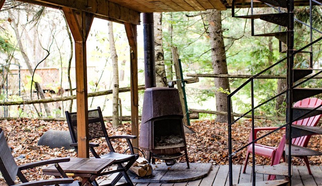 Cozy & small waterfront cottage, dog friendly! 2 to 4 people, 2 hours from GTA