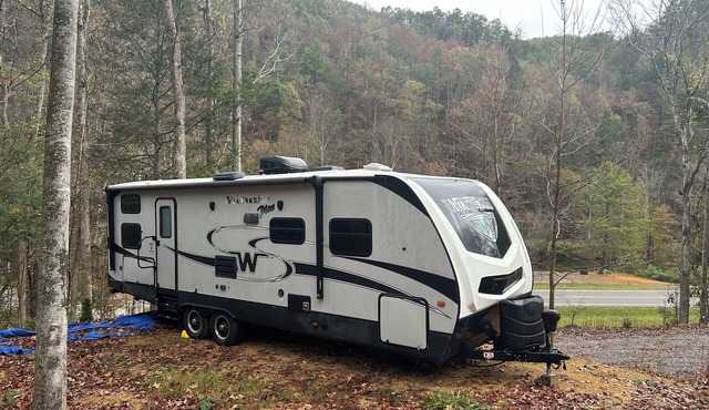 Cozy Smoky Mtn RV with WiFi and Heat/AC near Cades Cove