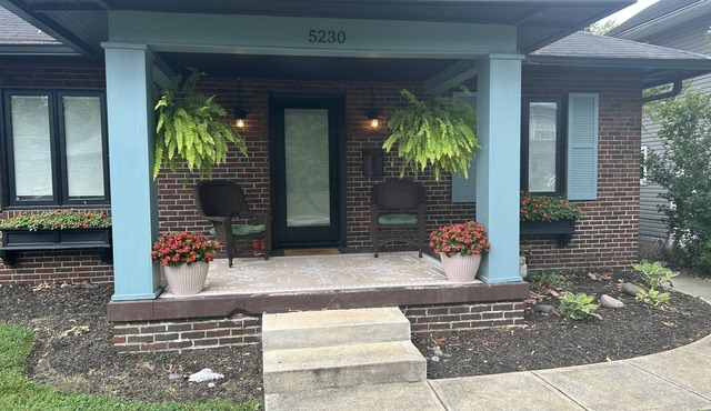 Cozy Sobro Bungalow in the heart of meridian kessler