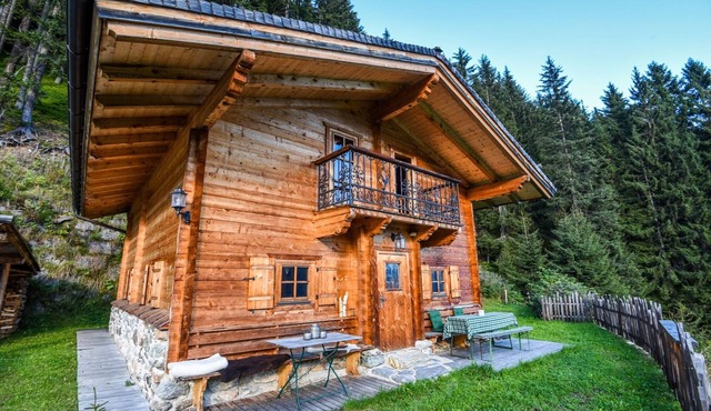 Cozy solid wood alpine hut in the Zillertal Alps in Hippach