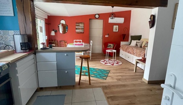 Cozy Solognot cottage in the heart of La Ferté St Aubin with office/playroom.