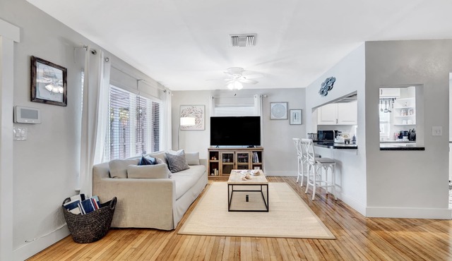 Cozy SoSo Gem: Steps from the Intracoastal