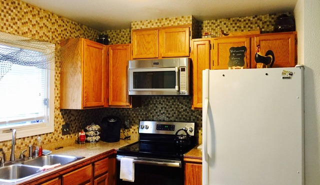 Cozy South Anchorage Home, Few miles to Flat Top and Hill Top Ski Area