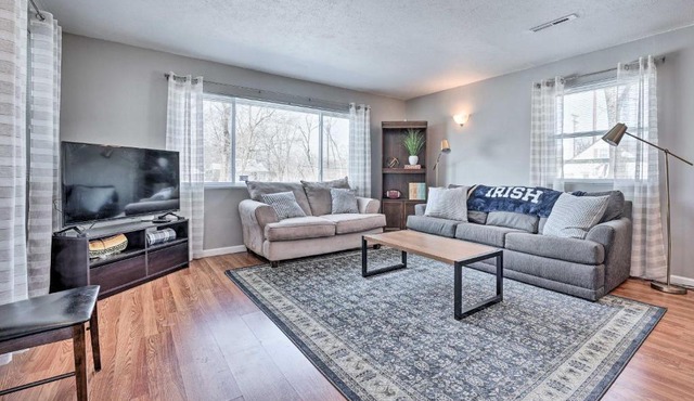 Cozy South Bend Retreat < 2 Mi to Notre Dame!