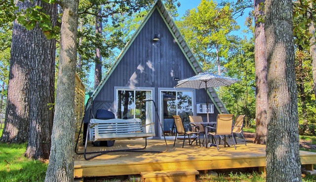 Cozy South Toledo Bend Waterfront Cabin w/Dock