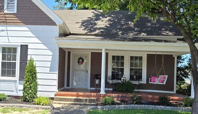Cozy Southern Home that is close to amenities